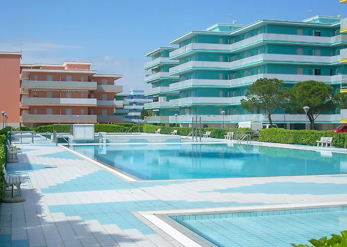 Stunning Apartment In Bibione With Kitchen